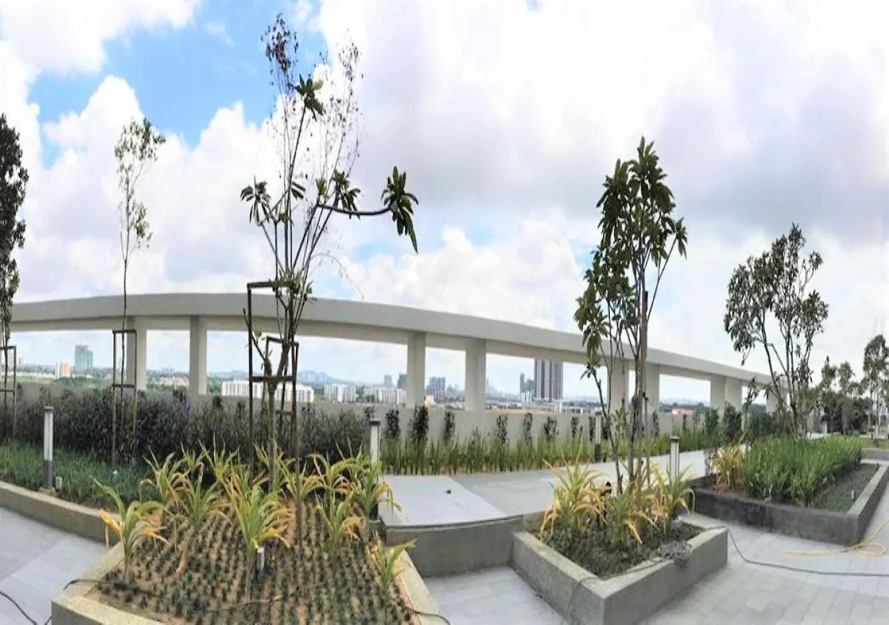 Suites At 1Tebrau Johor Bahru 0*,